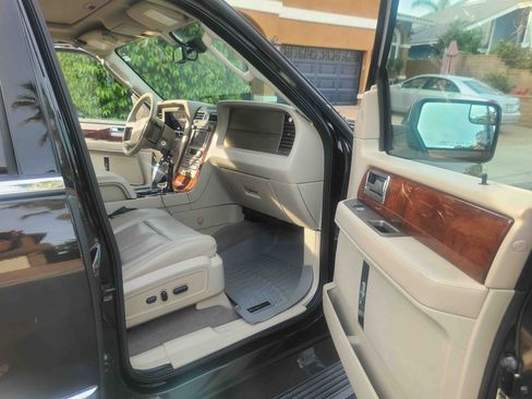 Used 2012 Lincoln Navigator 4WD image 8