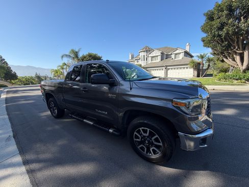 Used 2018 Toyota Tundra SR5 w/ TRD Off Road Package AWD/4WD image 9