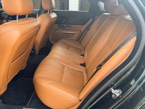 Used 2014 Jaguar XJ R image 15
