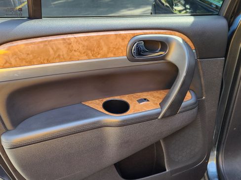 Used 2011 Buick Enclave CXL image 12