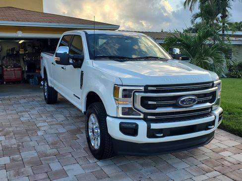 Used 2022 Ford F350 Platinum w/ FX4 Off-Road Package AWD/4WD image 2