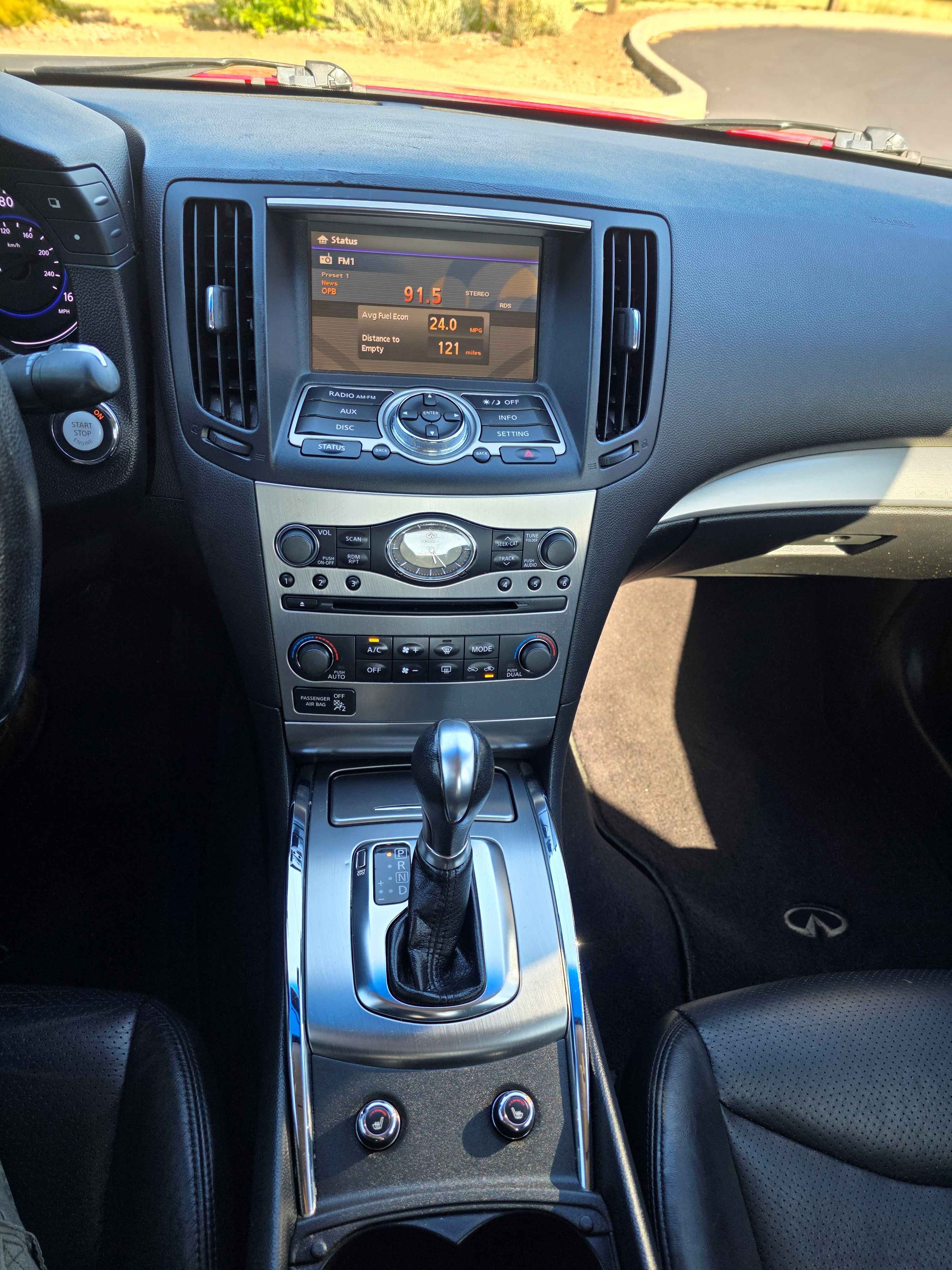 Used 2010 INFINITI G37 Journey RWD image 10