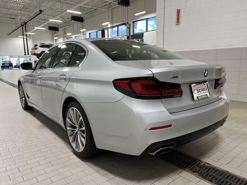 Used 2021 BMW 530i xDrive w/ Premium Package AWD/4WD image 4