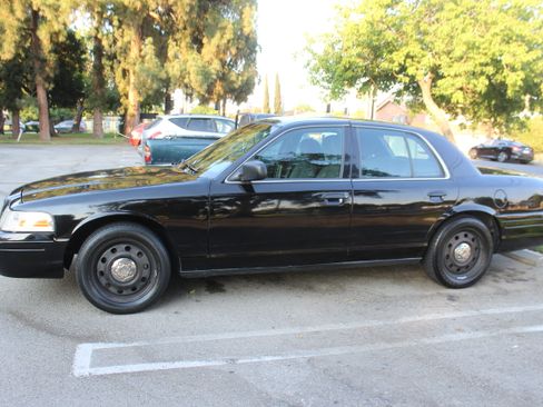 Used 2011 Ford Crown Victoria Police Interceptor w/ Radio Suppression Pkg image 8