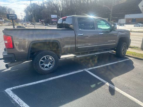 Used 2015 GMC Sierra 2500 Denali w/ Duramax Plus Package image 4