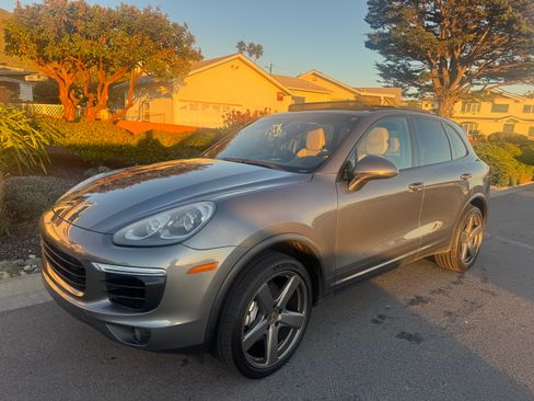 Used 2017 Porsche Cayenne S image 24