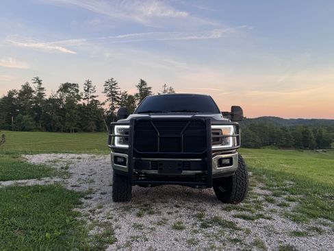 Used 2018 Ford F150 XLT image 4