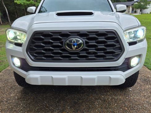 Used 2020 Toyota Tacoma TRD Sport w/ Technology Package AWD/4WD image 5