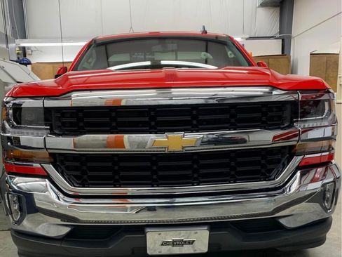 Used 2017 Chevrolet Silverado 1500 LT w/ LT Convenience Package RWD image 5