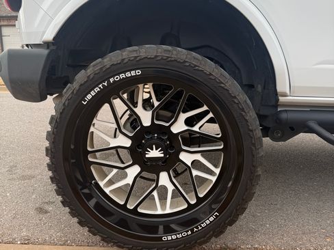 Used 2021 Ford Bronco Outer Banks image 5