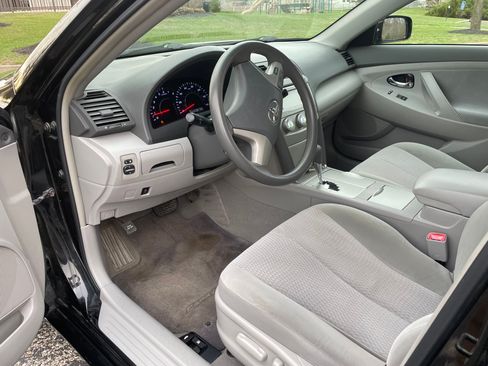 Used 2011 Toyota Camry LE image 14