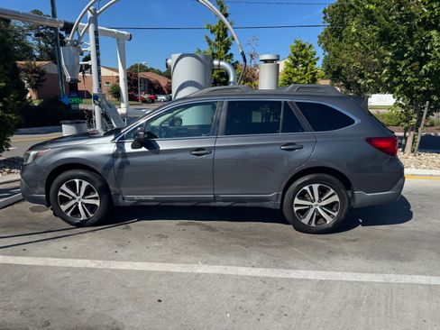 Used 2018 Subaru Outback 2.5i Limited AWD/4WD image 1