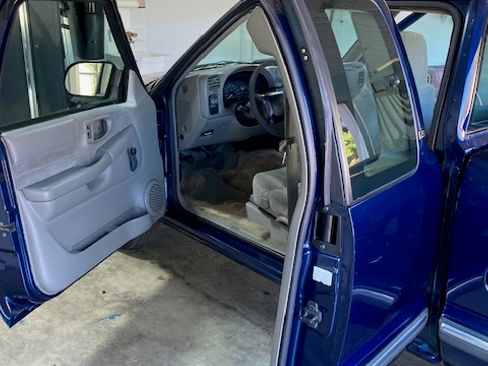 Used 2001 Chevrolet S10 Pickup LS w/ Preferred Equipment Group image 8