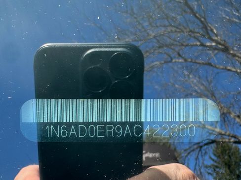 Used 2010 Nissan Frontier SE image 10