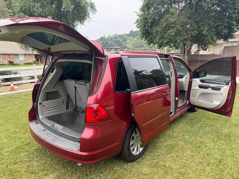 Used 2014 Volkswagen Routan SE image 10