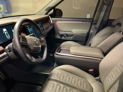 Used 2024 Rivian R1T Adventure image 9