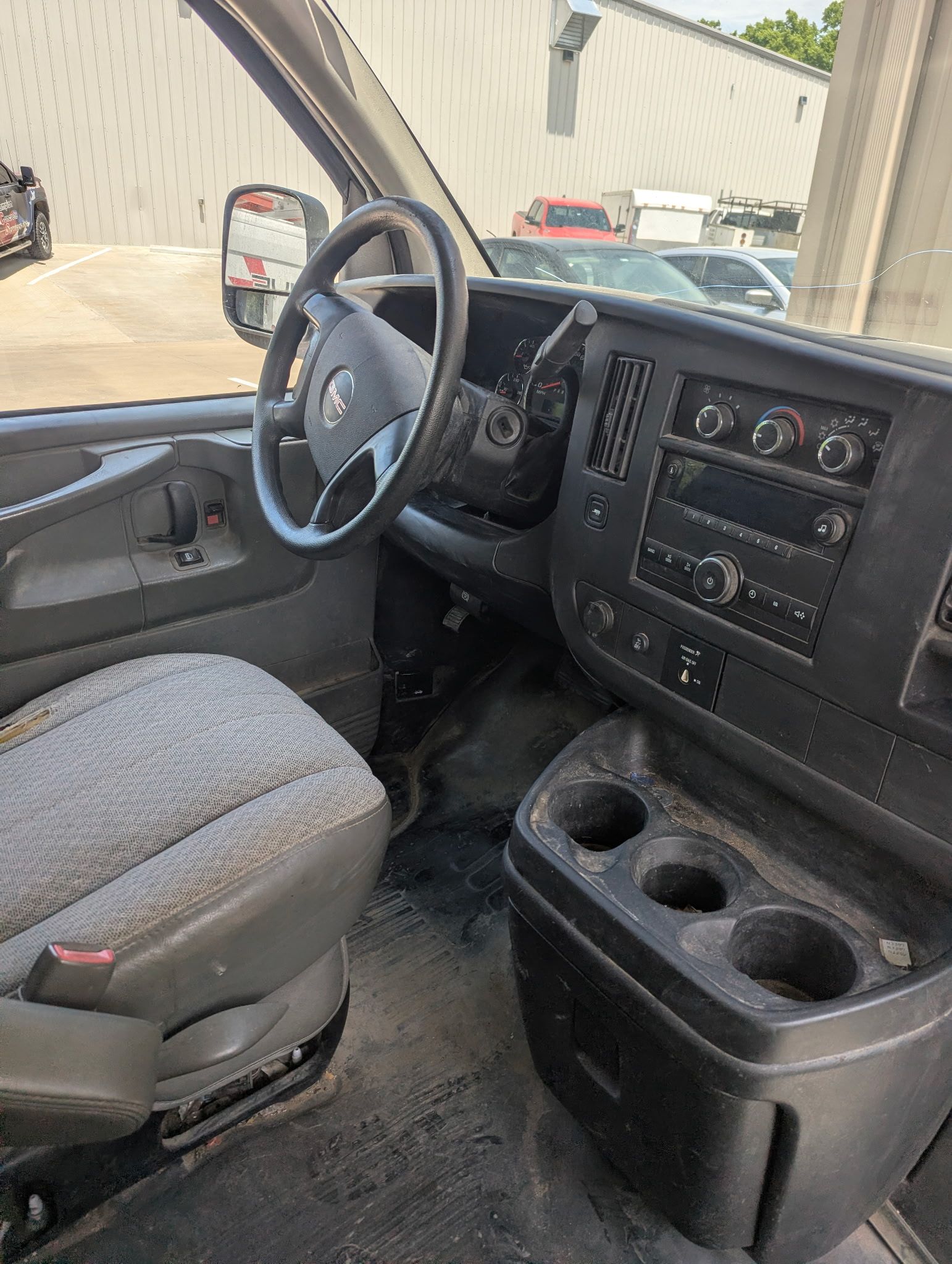 Used 2014 GMC Savana 2500 RWD image 11