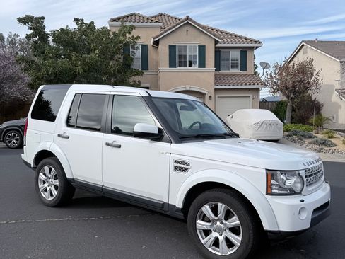Used 2013 Land Rover LR4 HSE LUX image 2