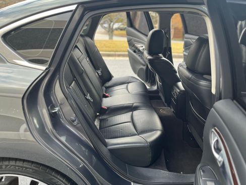 Used 2011 INFINITI M56 w/ Sport Pkg image 21