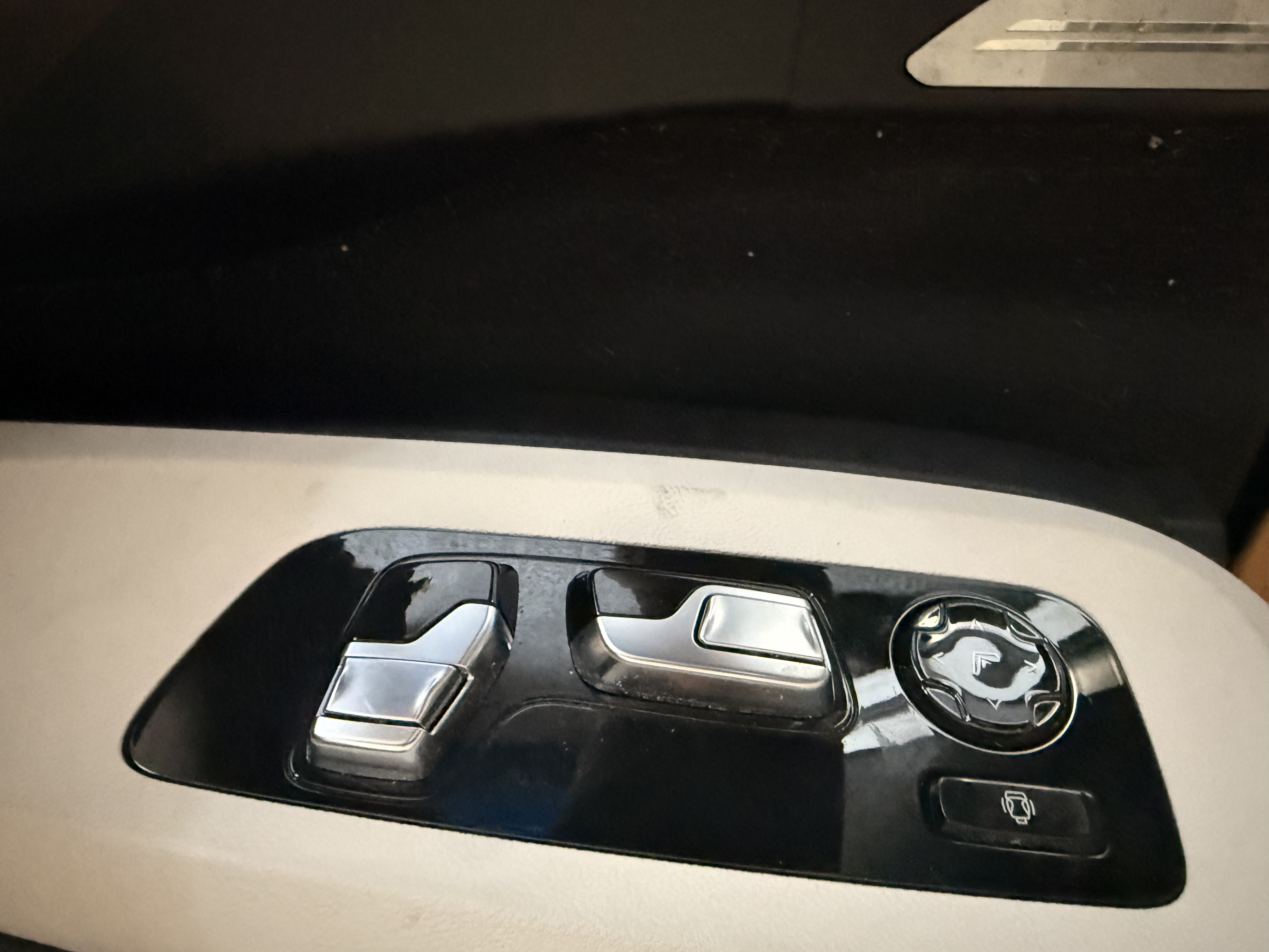 Used 2025 BMW ALPINA XB7 AWD/4WD image 15