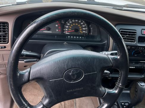 Used 2002 Toyota 4Runner SR5 AWD/4WD image 16