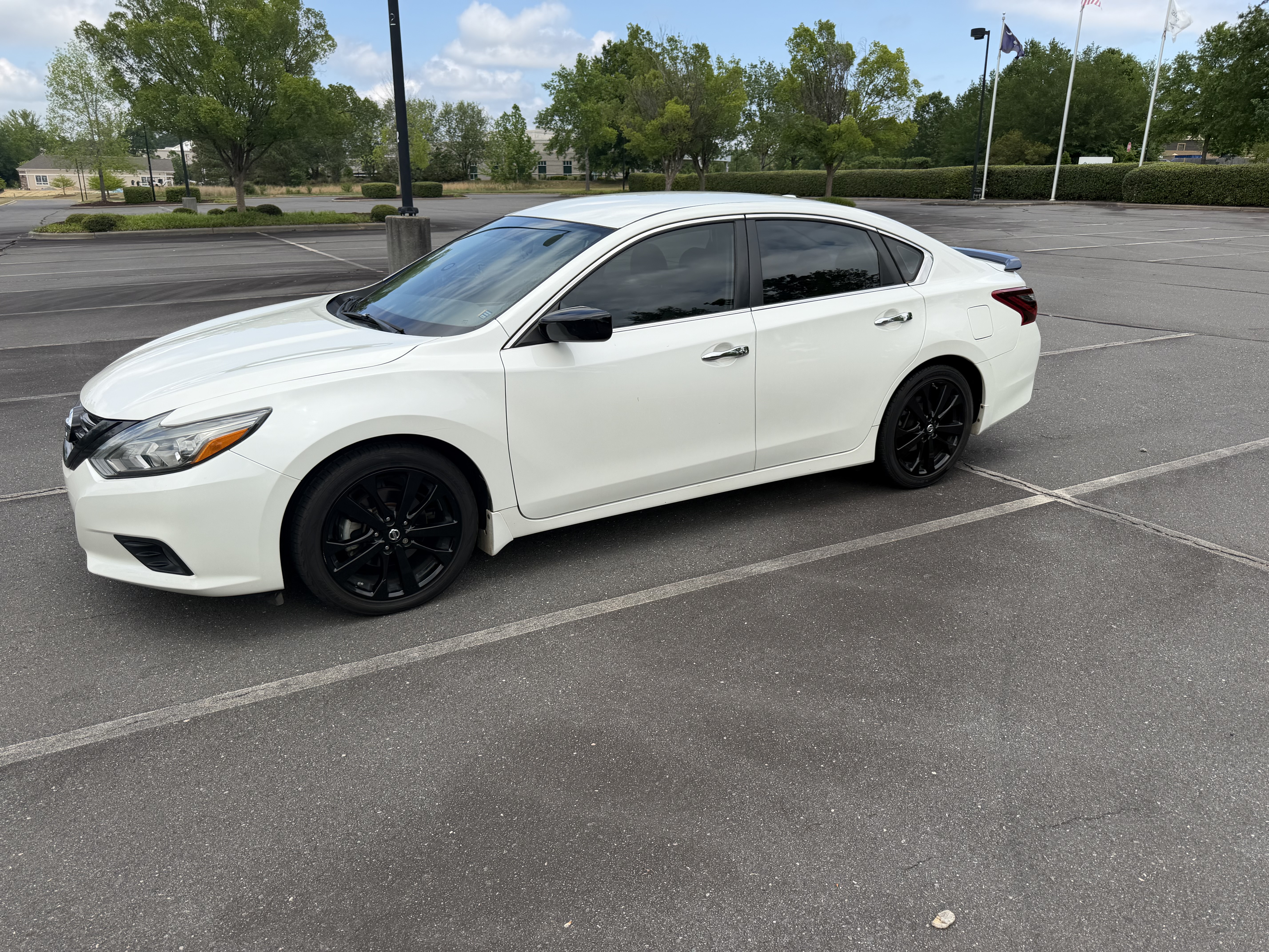 Used 2018 Nissan Altima 2.5 SR w/ SR Midnight Edition FWD image 1