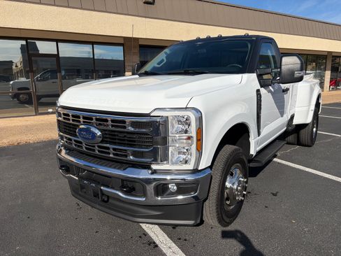 Used 2024 Ford F350 XLT w/ Camper Package image 2