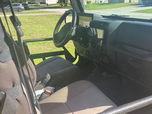 Used 2003 Jeep Wrangler SE image 5