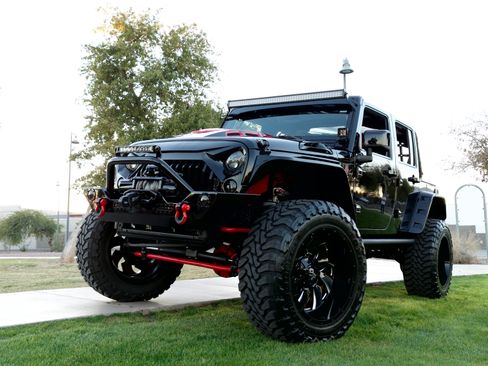 Used 2015 Jeep Wrangler Unlimited Sahara AWD/4WD image 12