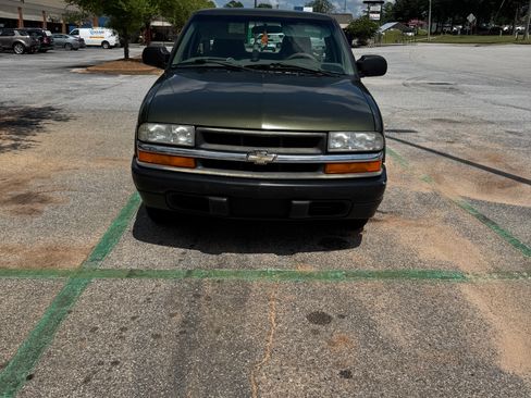 Used 2001 Chevrolet S10 Pickup 2WD Regular Cab image 1