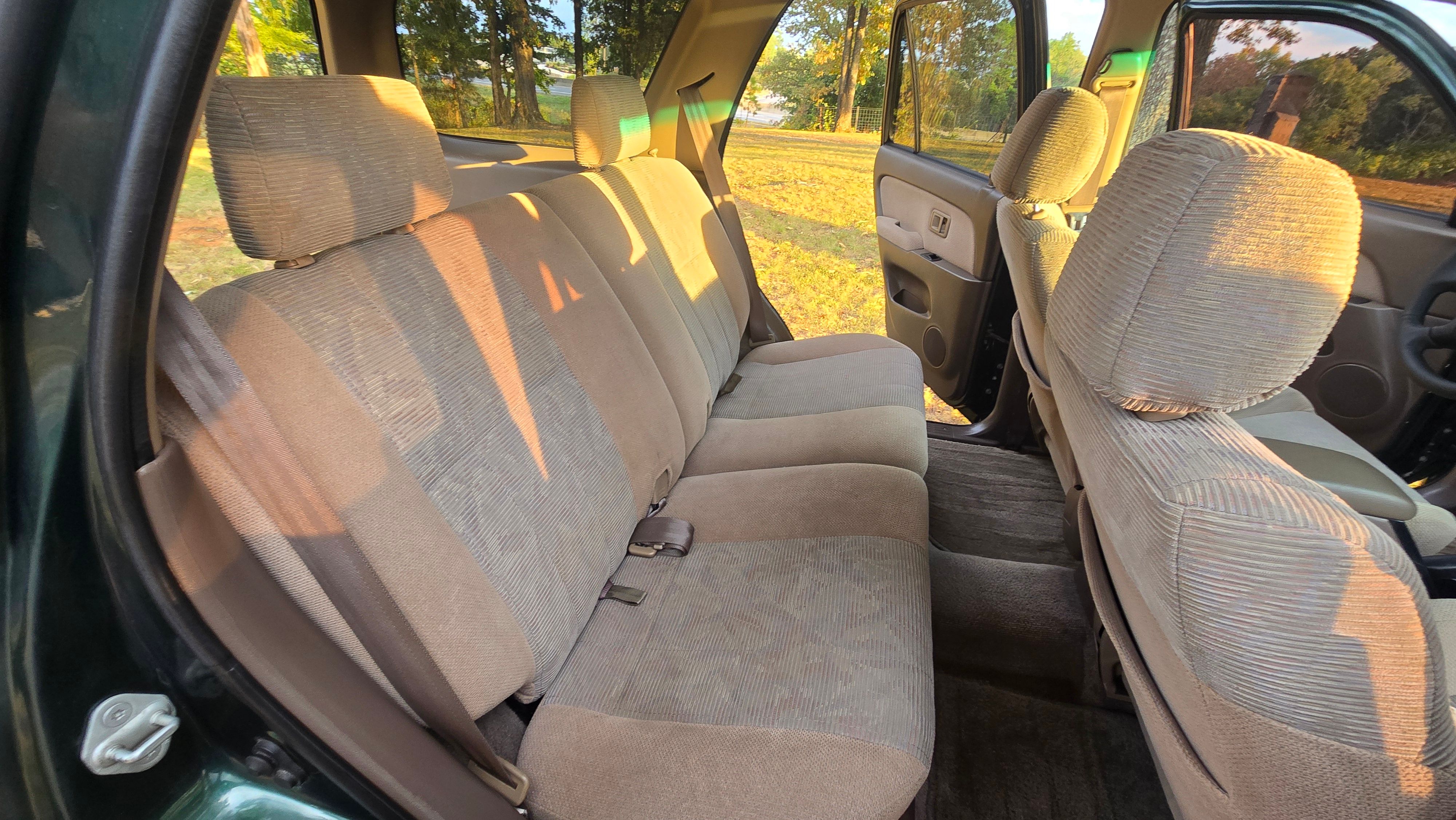 Used 2000 Toyota 4Runner SR5 AWD/4WD image 16