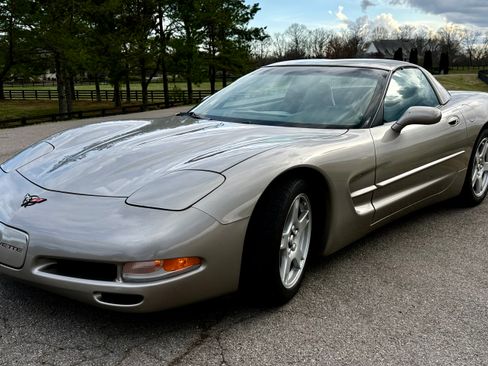 Used 1998 Chevrolet Corvette Coupe image 1
