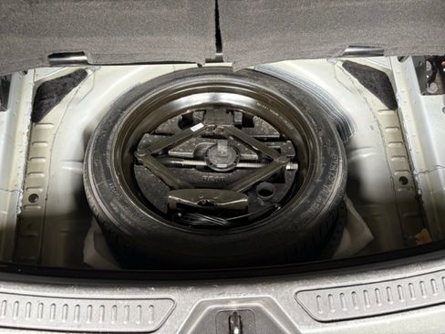 Used 2020 GMC Acadia SLT FWD image 25