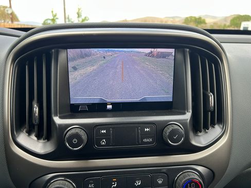 Used 2021 Chevrolet Colorado Z71 w/ Safety Package AWD/4WD image 20