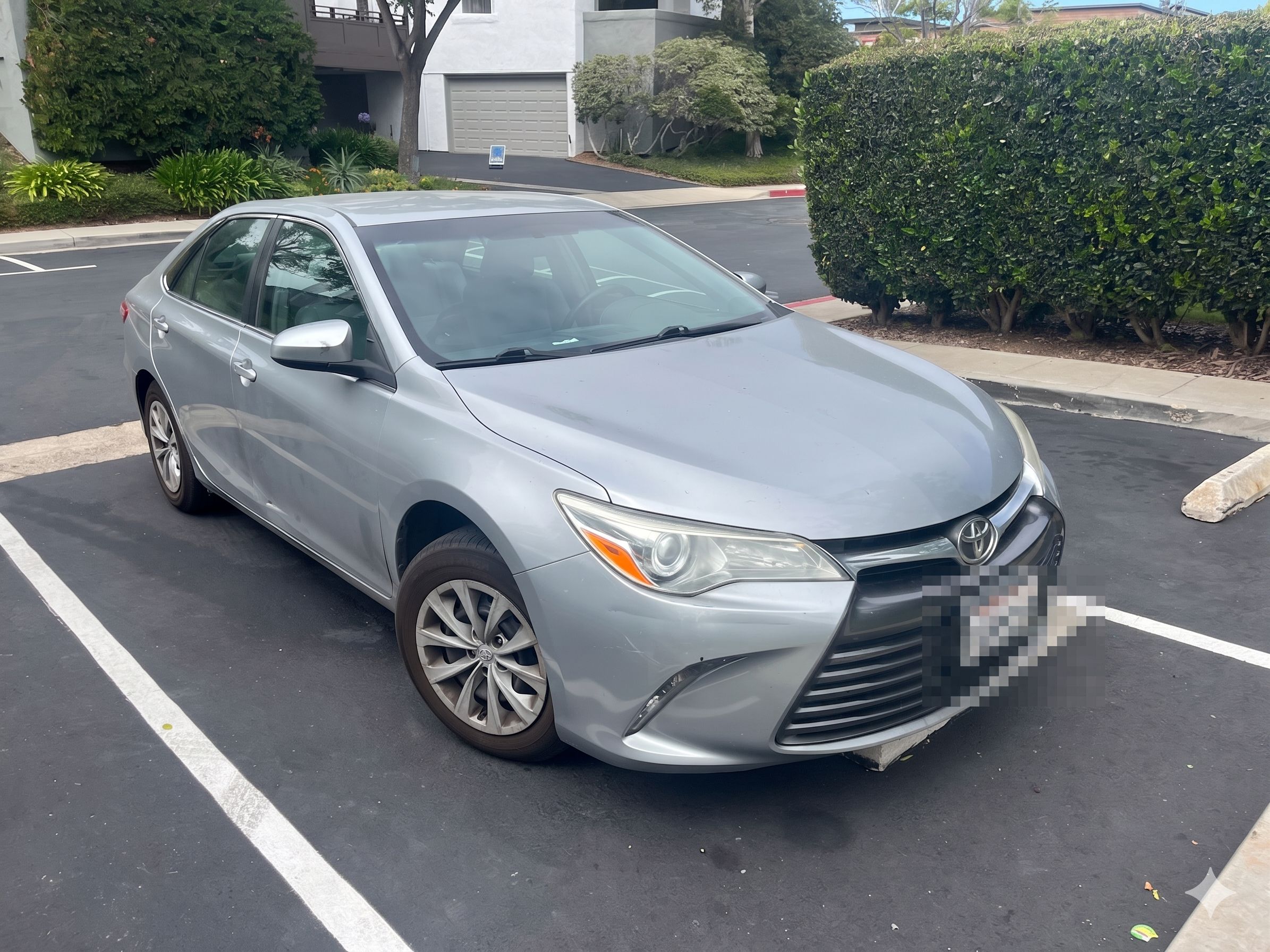 Used 2017 Toyota Camry LE FWD image 1