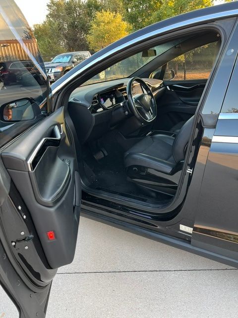 Used 2017 Tesla Model X 75D AWD/4WD image 4