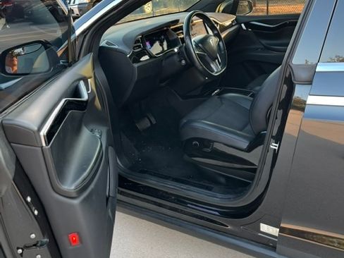 Used 2017 Tesla Model X 75D AWD/4WD image 4