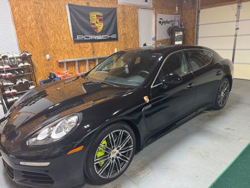 Used 2015 Porsche Panamera S RWD image 5