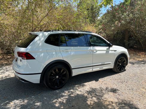 Used 2020 Volkswagen Tiguan SE R-Line image 4