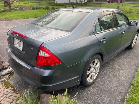 Used 2011 Ford Fusion SE FWD image 2