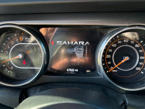 Used 2018 Jeep Wrangler Unlimited Sahara image 9