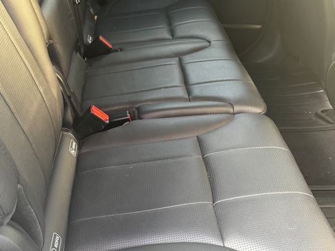 Used 2018 Land Rover Discovery SE image 9