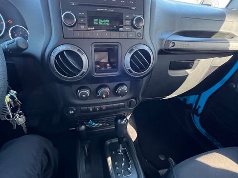 Used 2017 Jeep Wrangler Unlimited Sport image 11