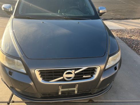 Used 2011 Volvo S40 T5 R-Design image 2