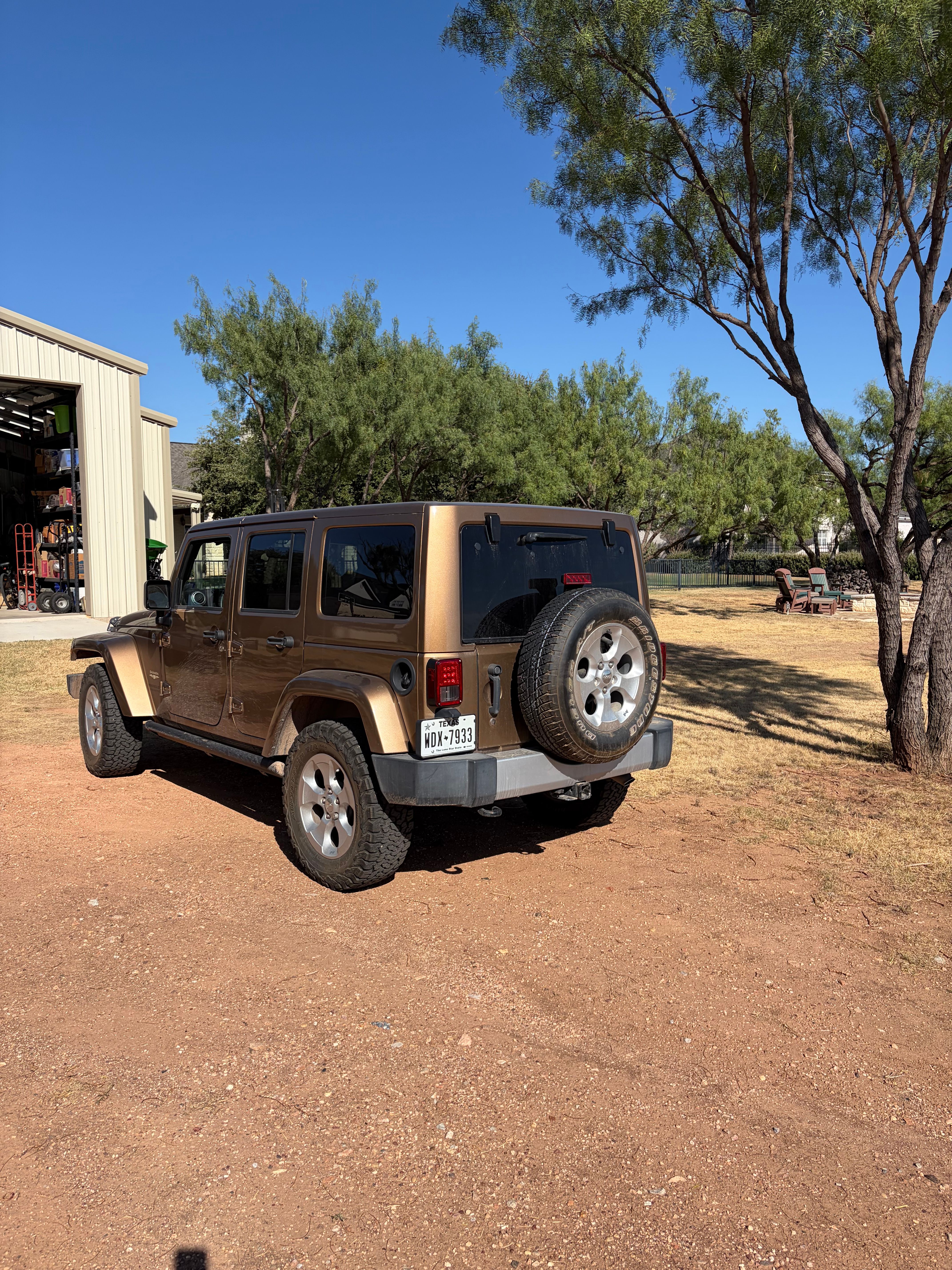 Used 2015 Jeep Wrangler Unlimited Sahara w/ Connectivity Group AWD/4WD image 20