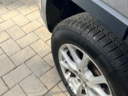 Used 2017 Jeep Cherokee Latitude w/ True North Edition image 8