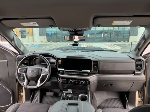 Used 2022 Chevrolet Silverado 1500 LT Trail Boss w/ Convenience Package II image 16