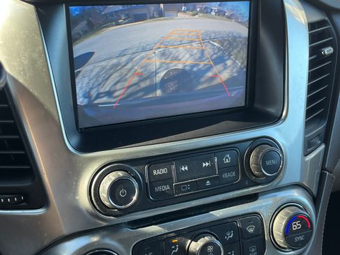 Used 2015 Chevrolet Suburban LT image 8