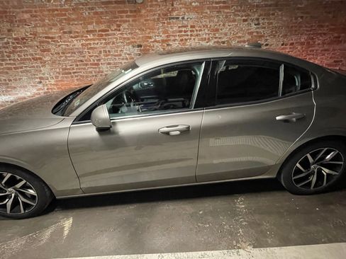 Used 2019 Volvo S60 T6 Momentum w/ Multimedia Package AWD/4WD image 16