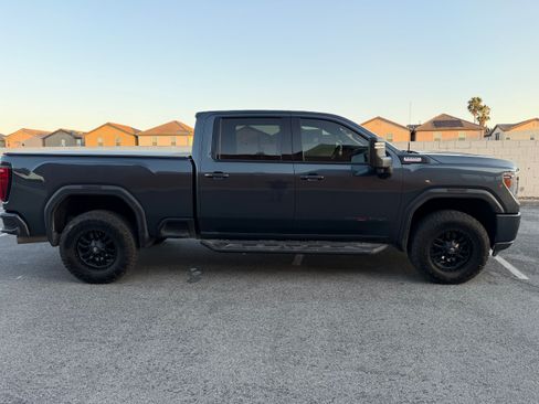 Used 2020 GMC Sierra 2500 AT4 w/ Technology Package AWD/4WD image 2